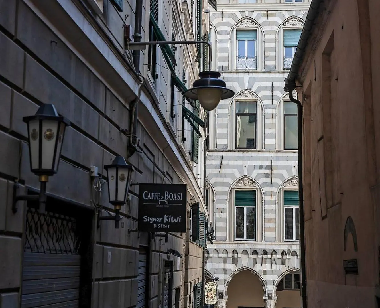 A Postcard From Genoa Apartment 0*,